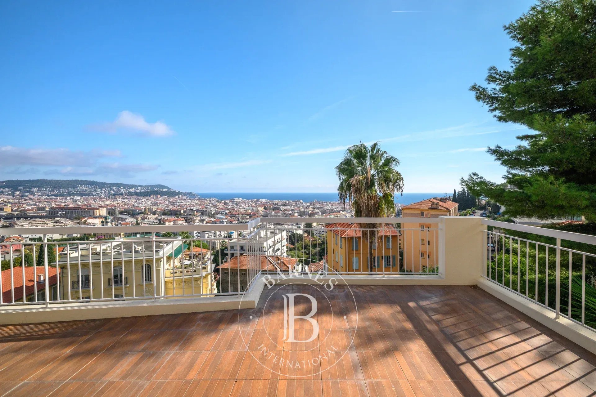 NICE - SAINT-PHILIPPE - APPARTEMENT EN DUPLEX - VUE MER PANORAMIQUE