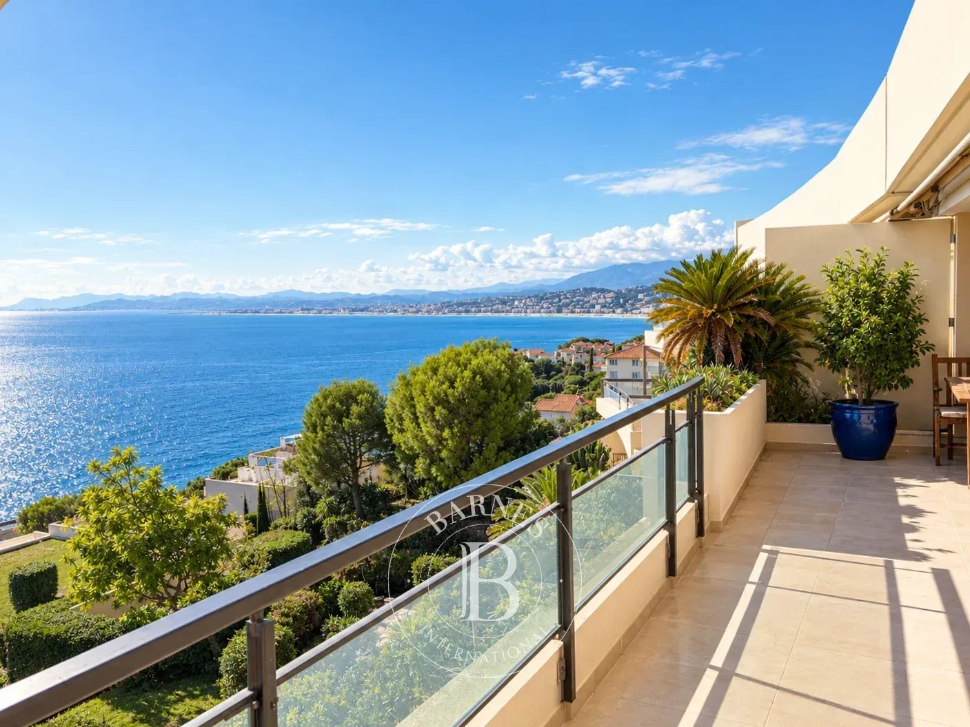 CAP DE NICE – DERNIER ÉTAGE AVEC TERRASSE ET VUE MER PANORAMIQUE