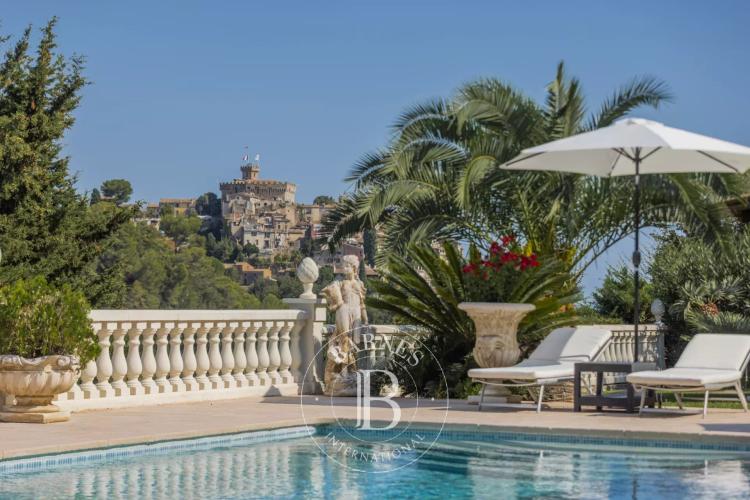 Cagnes-sur-Mer – Villa en pierre avec piscine, vue mer et Haut-de-Cagnes