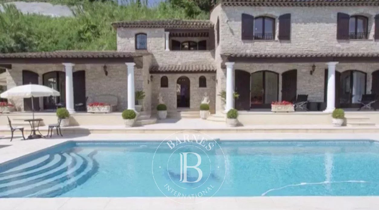 Cagnes-sur-Mer – Villa en pierre avec piscine, vue mer et Haut-de-Cagnes