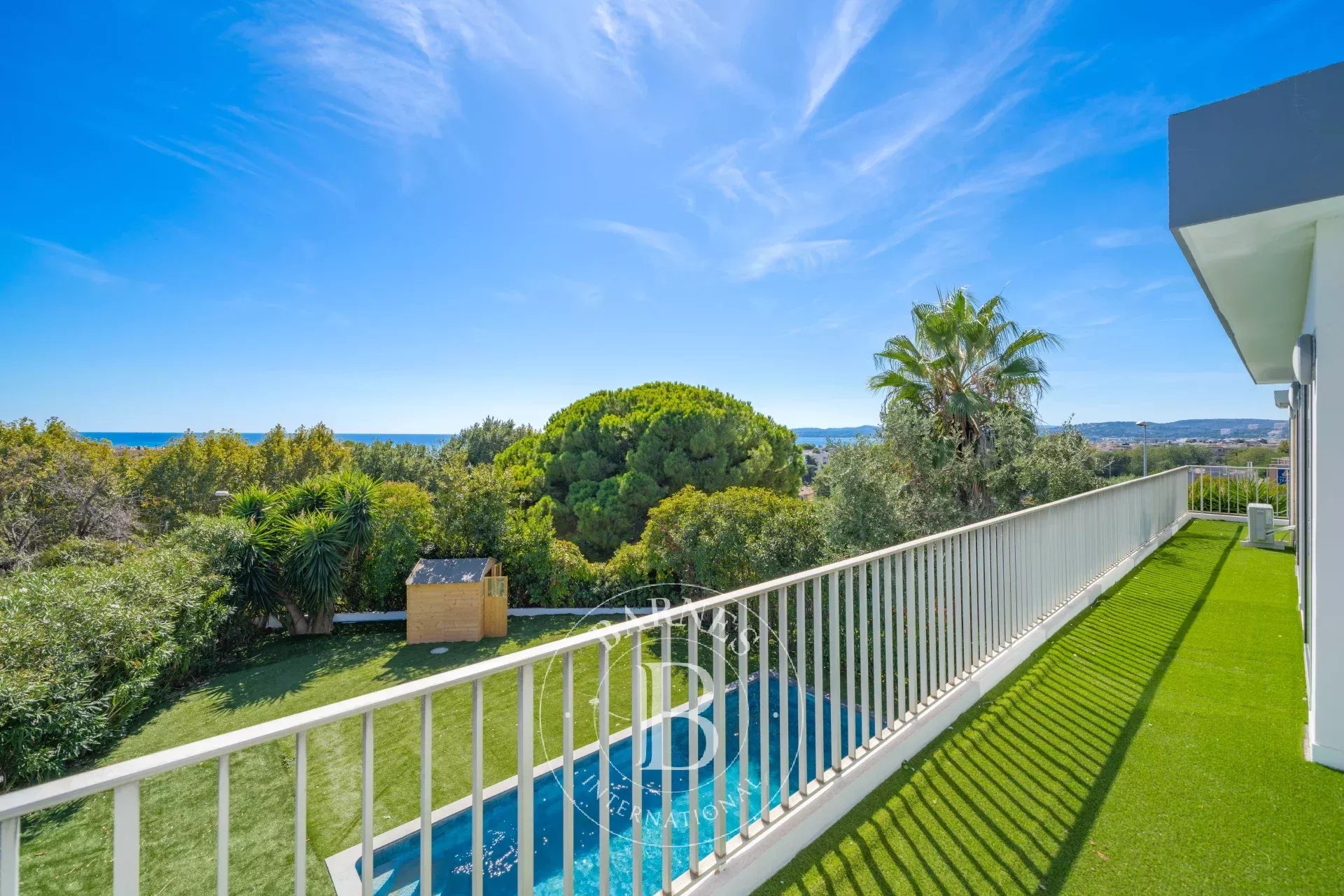 Saint-Laurent-du-Var – Villa familiale avec piscine, jardin et vue mer panoramique