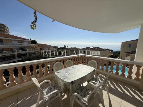 En exclusivité trois pièces avec terrasse, vue mer et garage, dans résidence de standing avec piscine