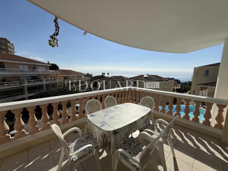 En exclusivité trois pièces avec terrasse, vue mer et garage, dans résidence de standing avec piscine