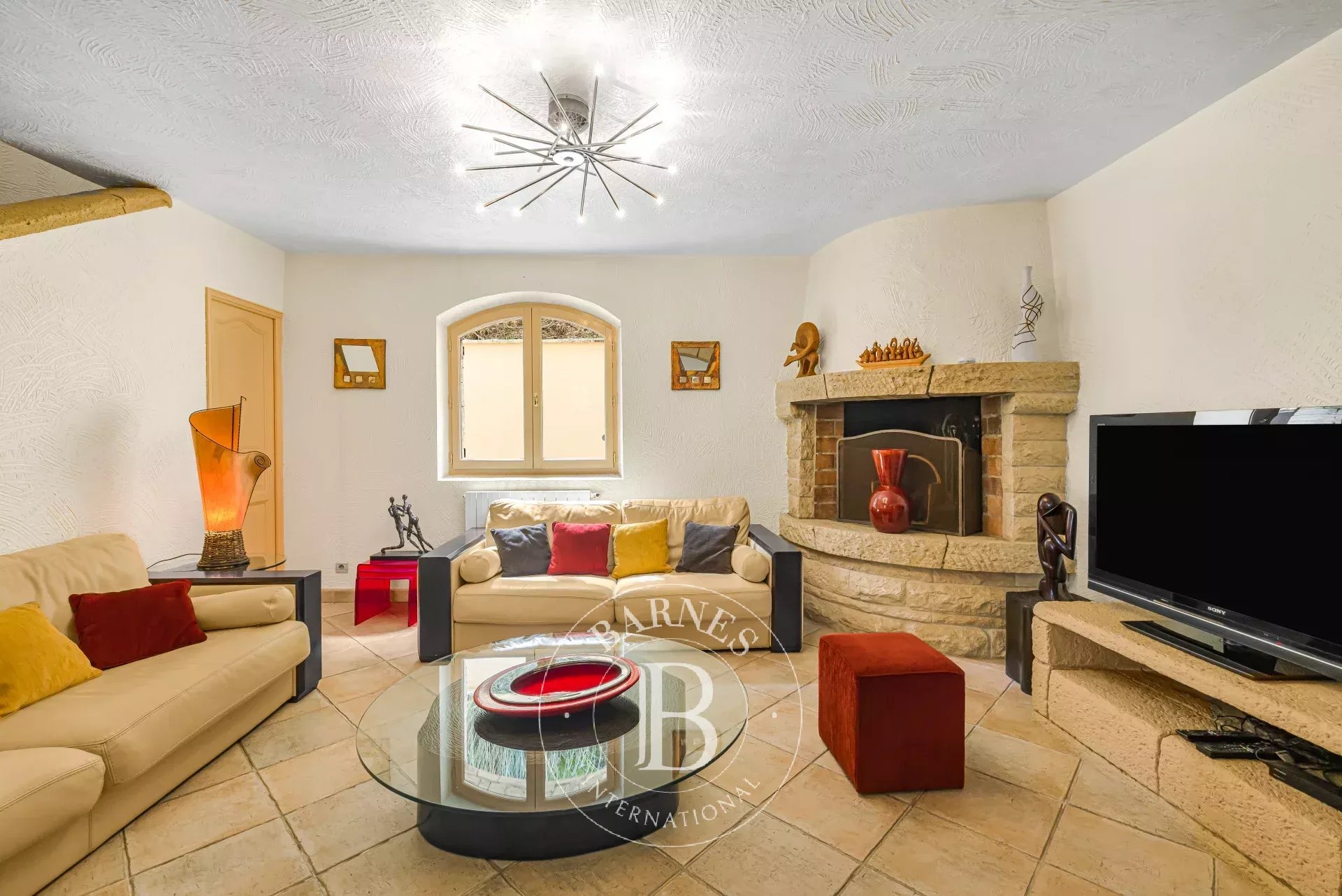 Cagnes-sur-Mer – Villa en pierre avec piscine, vue mer et Haut-de-Cagnes
