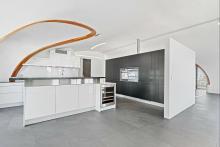 Modern Penthouse With Panoramic Views!